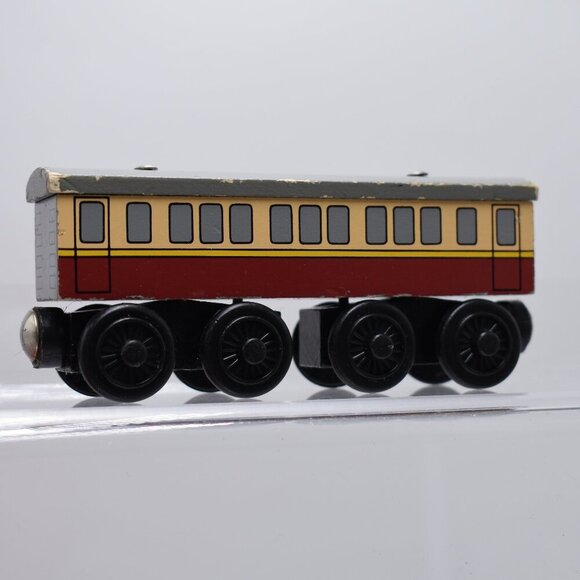 2003 EXPRESS COACH Thomas & Friends Train Take N Play Engine Wooden Wood VTG - Picture 1 of 10